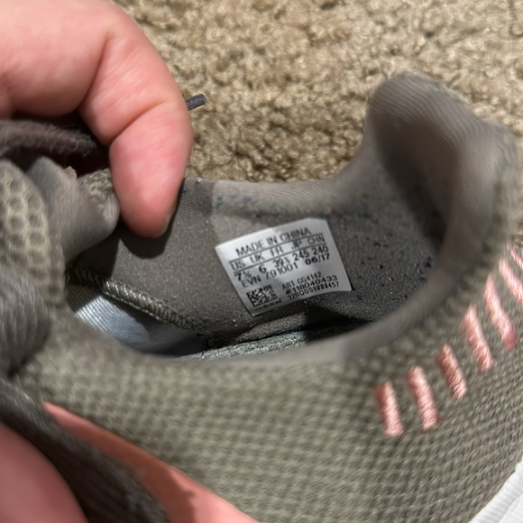 Adidas - Picture 4 of 5